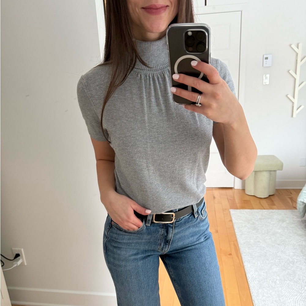 GREY SHORT SLEEVES TURTLE NECK